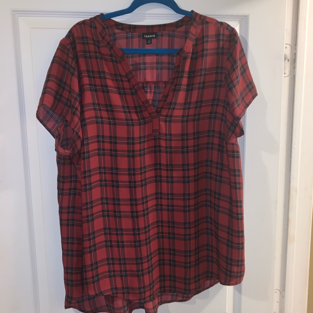 Short sleeve v neck plaid top